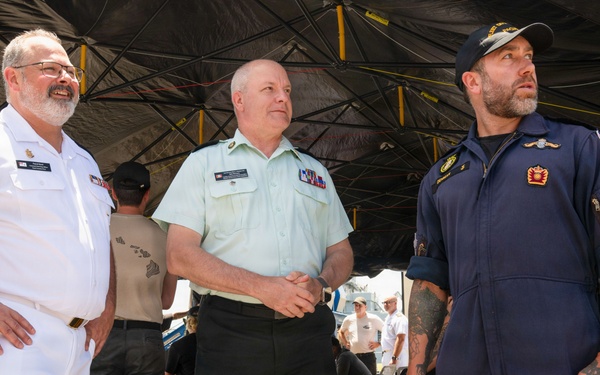 Canadian senior leaders visit multinational salvage diver training