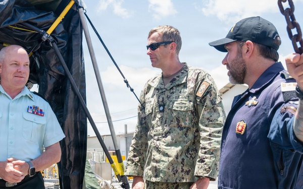 Canadian senior leaders visit multinational salvage diver training