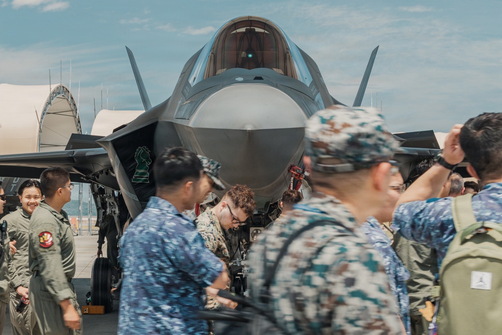 MCAS Iwakuni ARFF Multinational Crash Damaged or Disabled Aircraft Recovery training Day 1