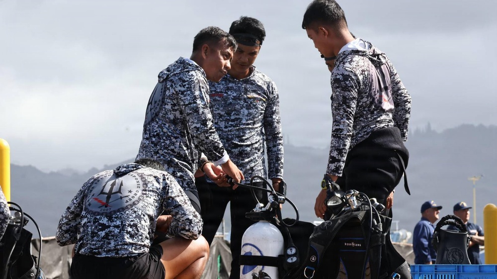 PCG divers strengthen interoperability with U.S. Coast Guard during RIMPAC 2026