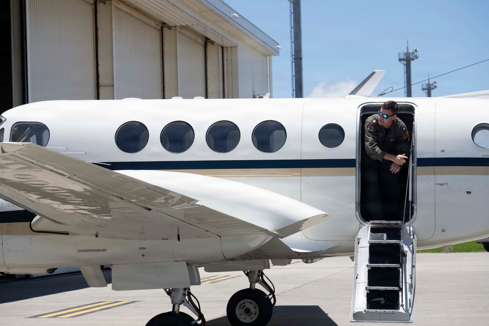 Executive Officer Cmdr. Laurvick's Final Flight at Fleet Activities Okinawa