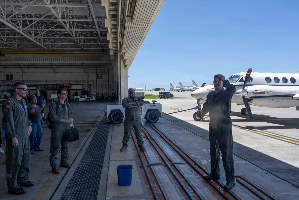 Executive Officer Cmdr. Laurvick's Final Flight at Fleet Activities Okinawa