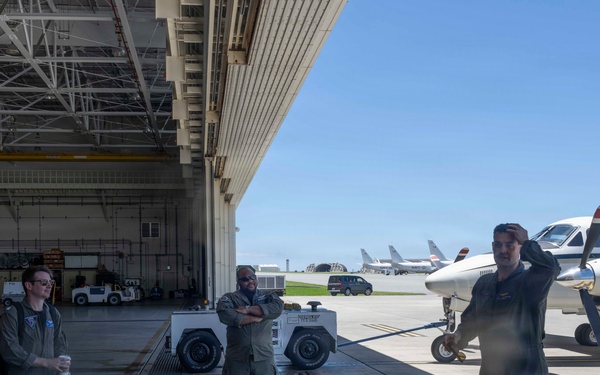 Executive Officer Cmdr. Laurvick's Final Flight at Fleet Activities Okinawa