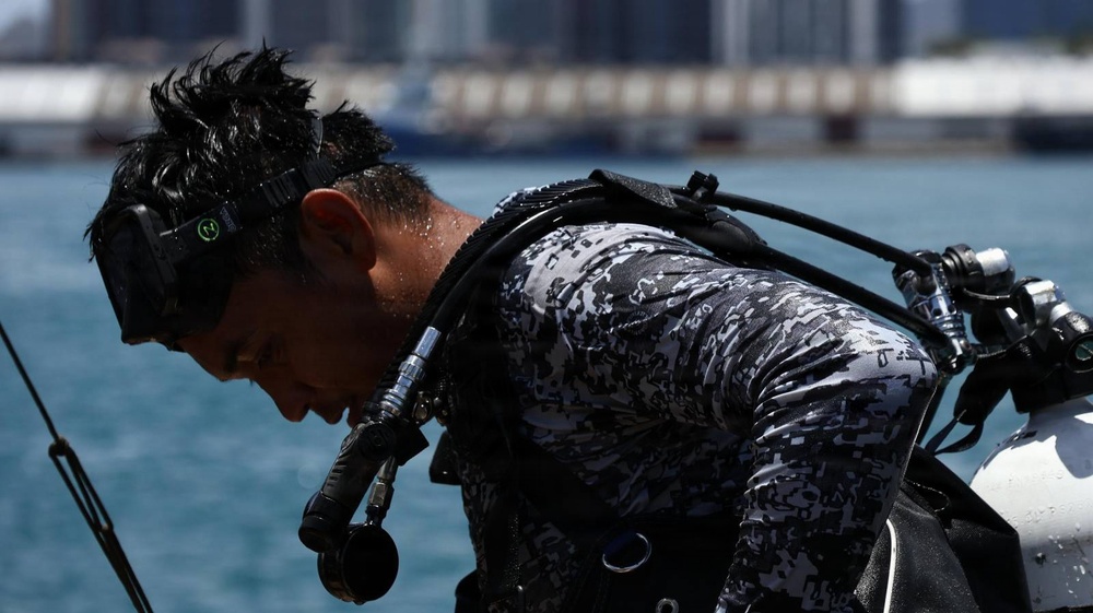 PCG divers strengthen interoperability with U.S. Coast Guard during RIMPAC 2026