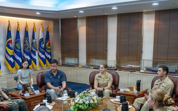 Commander, Naval Forces Korea hosts U.S. Naval Academy Midshipmen