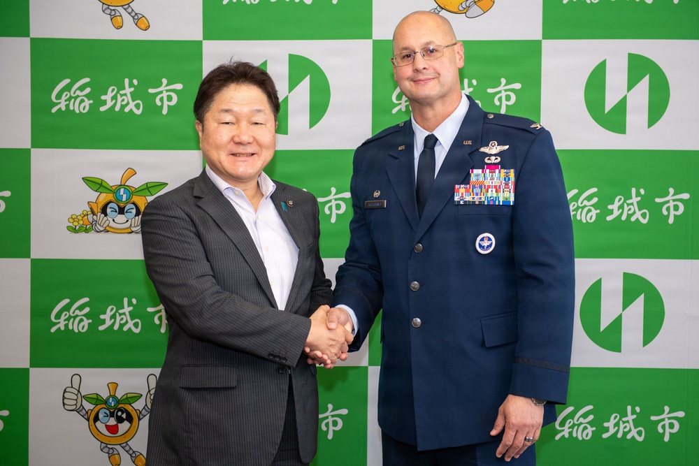 374 AW commander visits local mayors