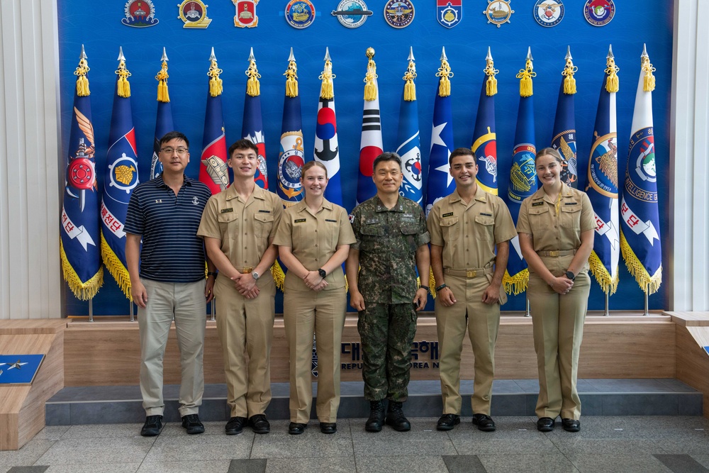 Commander, Naval Forces Korea hosts U.S. Naval Academy Midshipmen