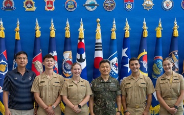 Commander, Naval Forces Korea hosts U.S. Naval Academy Midshipmen