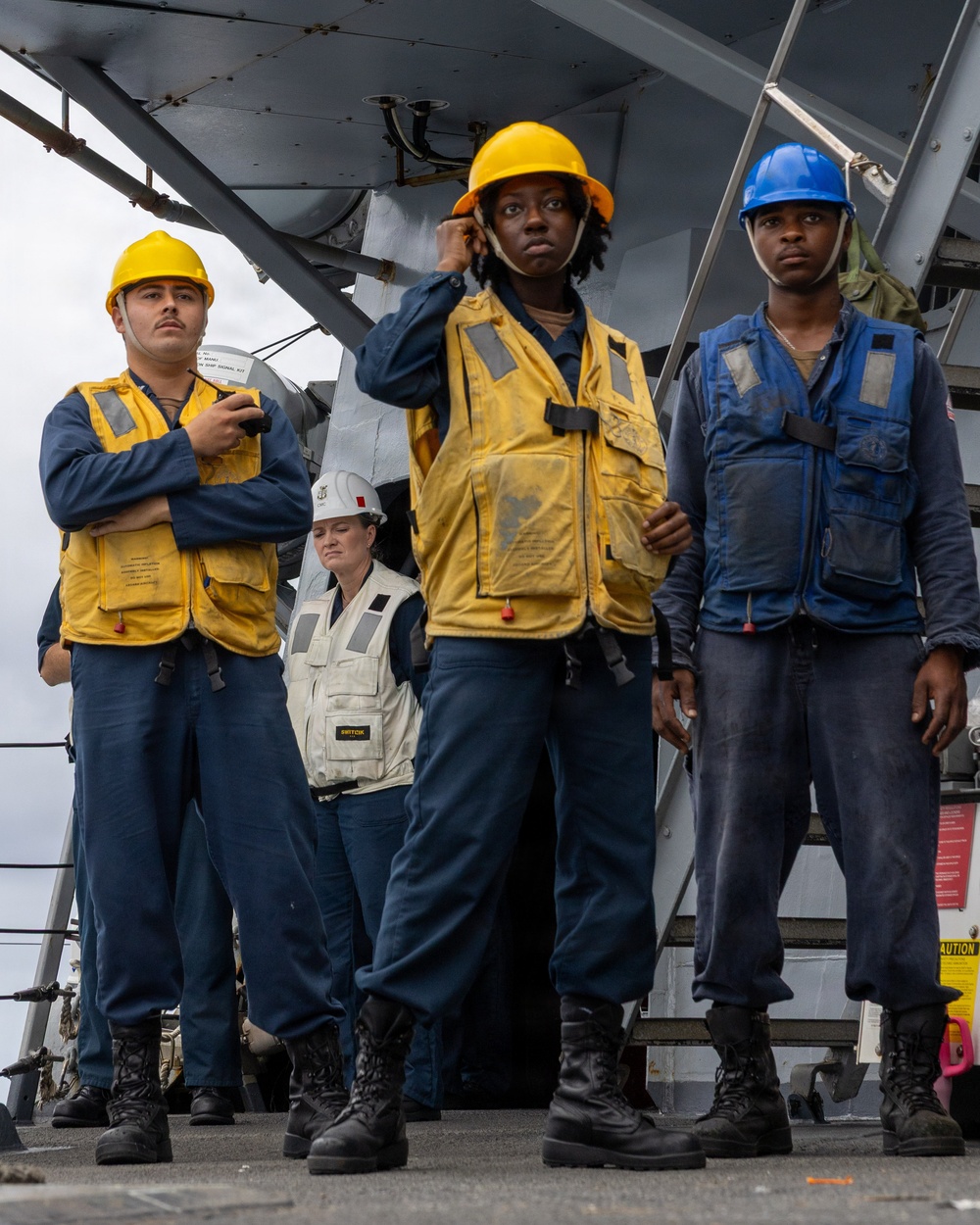 USS Mustin conducts a replenishment-at-sea with USNS Carl Brashear