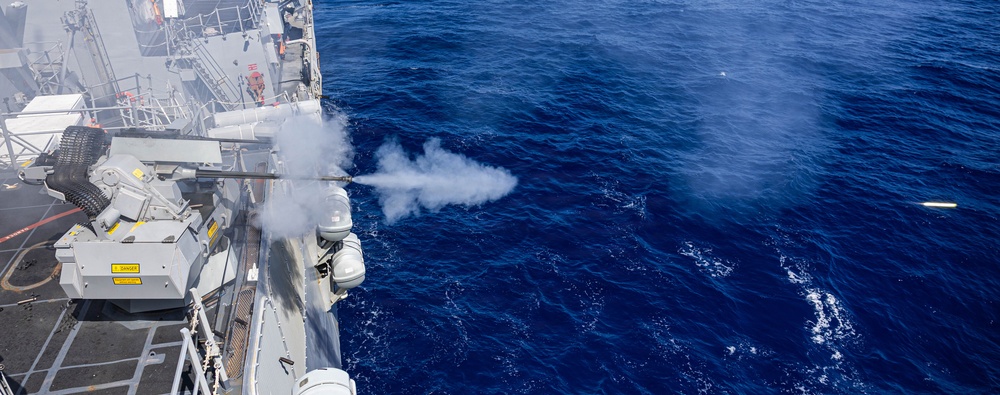 USS Mustin conducts a “killer tomato” inflatable surface target live-fire exercise