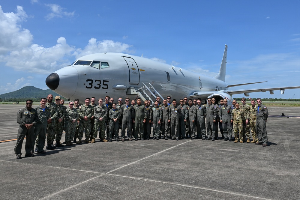 U.S. and Thai Servicemembers Group Photo
