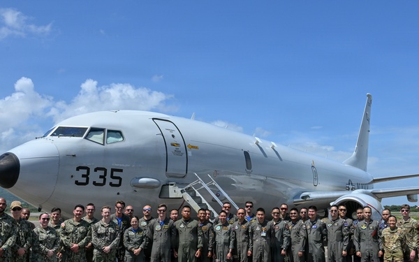 U.S. and Thai Servicemembers Group Photo