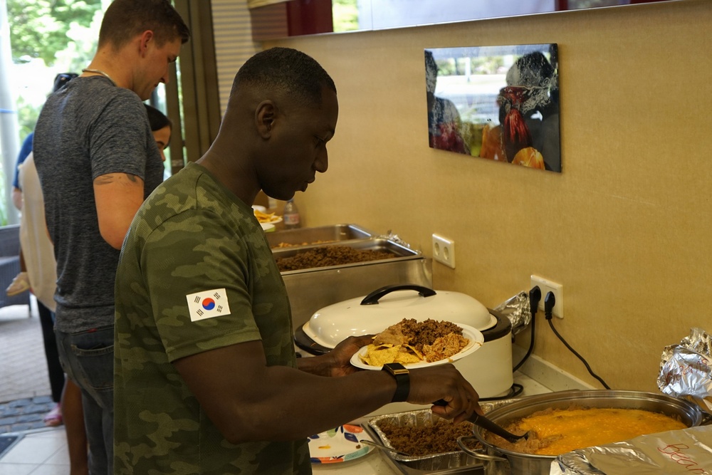 Wiesbaden RSO serves weekly home-cooked meals to newcomers at Army Lodge