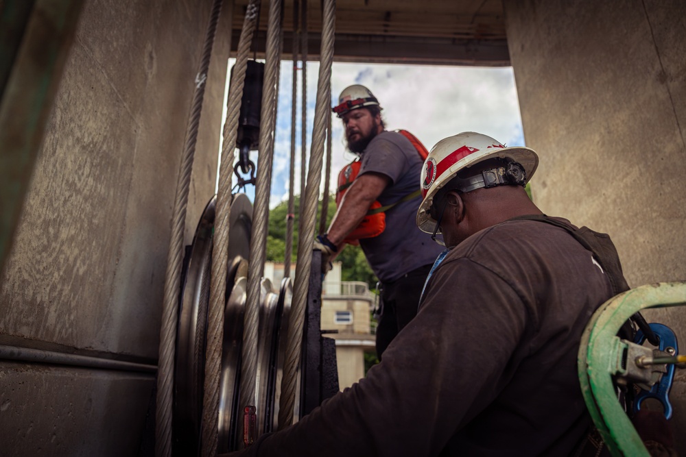 Light Capacity Fleet Supports Critical Repairs at Cannelton Lock and Dam