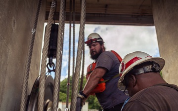 Light Capacity Fleet Supports Critical Repairs at Cannelton Lock and Dam