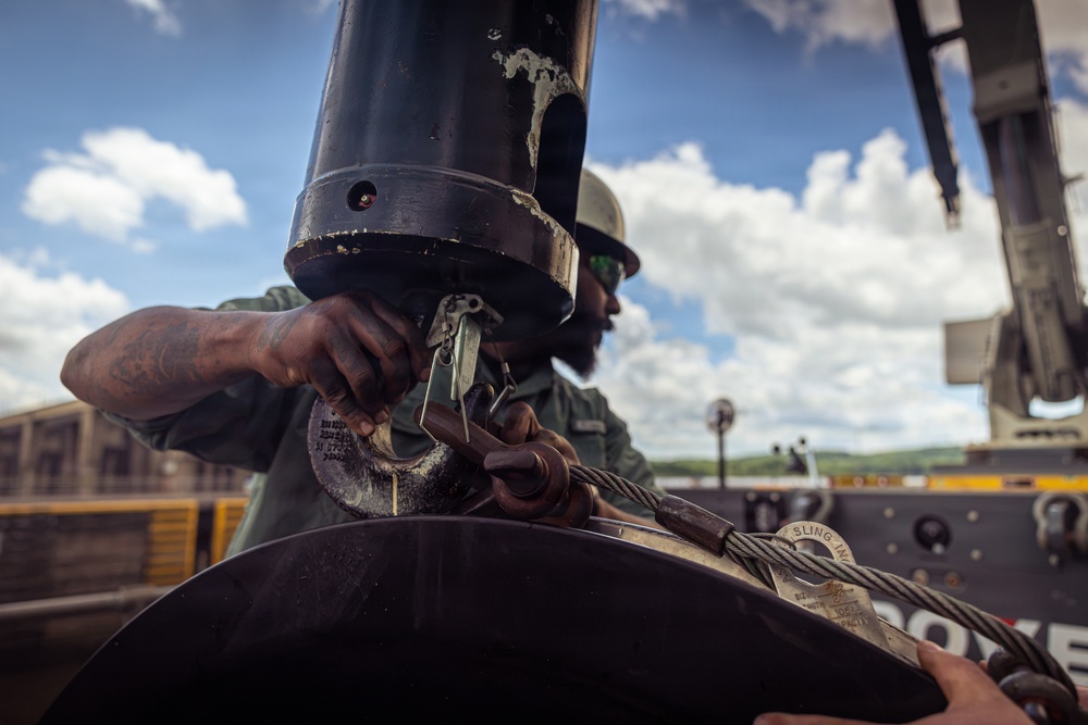 Light Capacity Fleet Supports Critical Repairs at Cannelton Lock and Dam