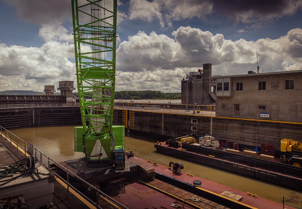 Light Capacity Fleet Supports Critical Repairs at Cannelton Lock and Dam
