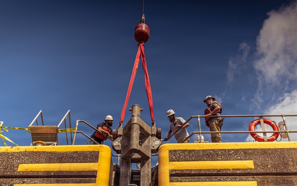 Light Capacity Fleet Supports Critical Repairs at Cannelton Lock and Dam