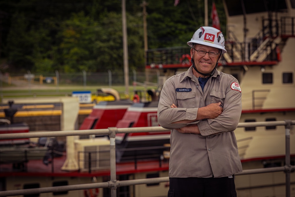 Light Capacity Fleet Supports Critical Repairs at Cannelton Lock and Dam