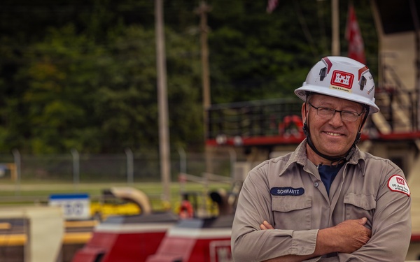 Light Capacity Fleet Supports Critical Repairs at Cannelton Lock and Dam