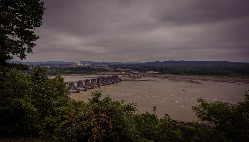 Light Capacity Fleet Supports Critical Repairs at Cannelton Lock and Dam