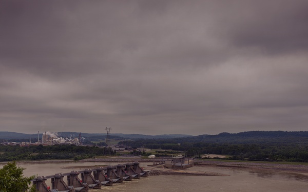 Light Capacity Fleet Supports Critical Repairs at Cannelton Lock and Dam