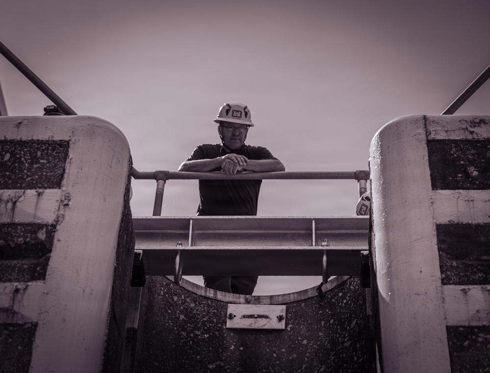 Light Capacity Fleet Supports Critical Repairs at Cannelton Lock and Dam