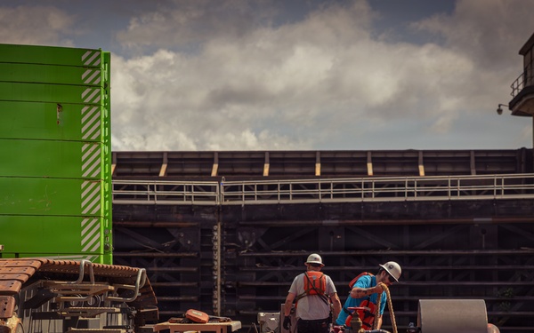 Light Capacity Fleet Supports Critical Repairs at Cannelton Lock and Dam