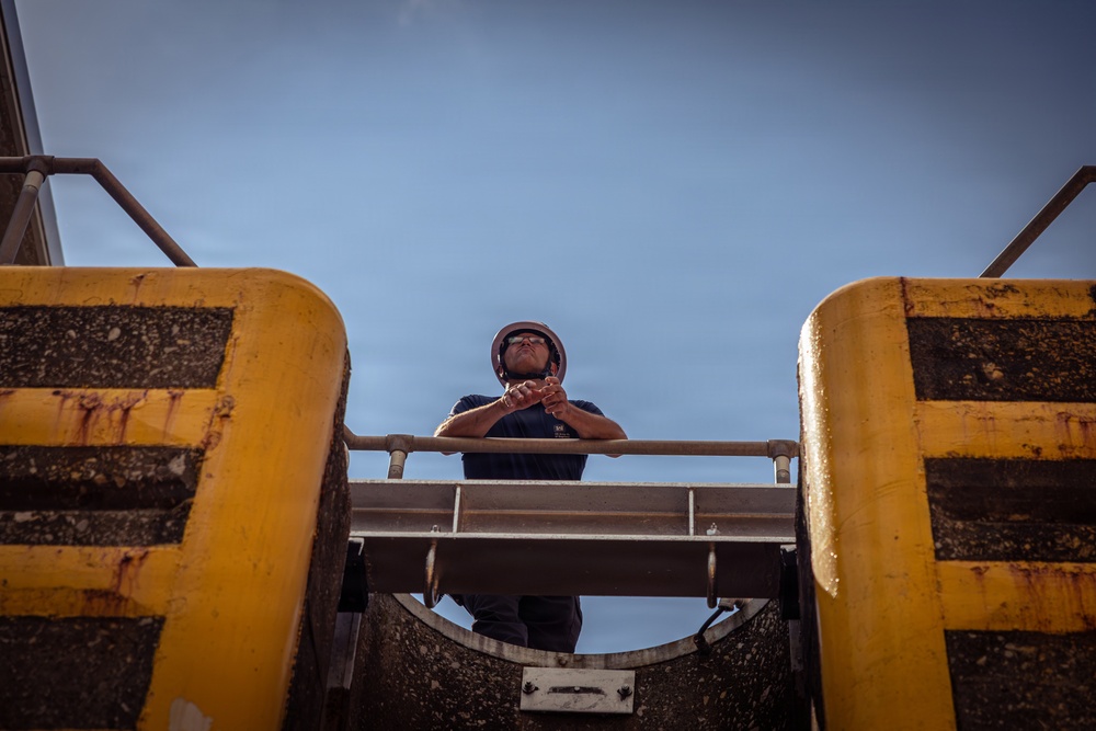 Light Capacity Fleet Supports Critical Repairs at Cannelton Lock and Dam