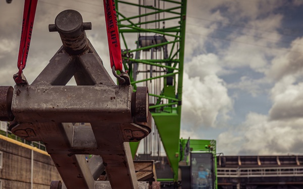 Light Capacity Fleet Supports Critical Repairs at Cannelton Lock and Dam