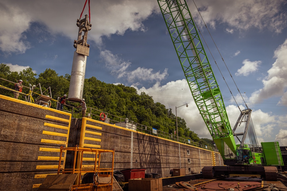Light Capacity Fleet Supports Critical Repairs at Cannelton Lock and Dam