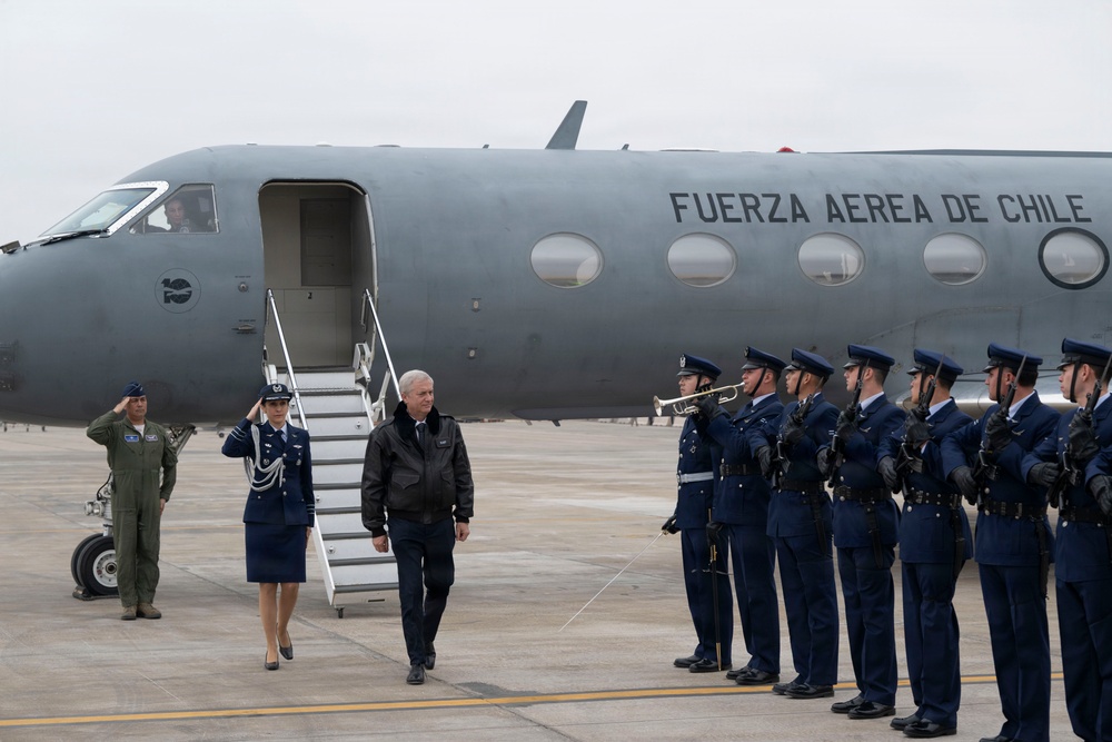 Chilean President, Twelfth Air Forces Commander visit Exercise Salitre