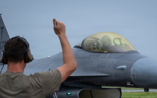 Test Wing maintainers keep Falcons fighting
