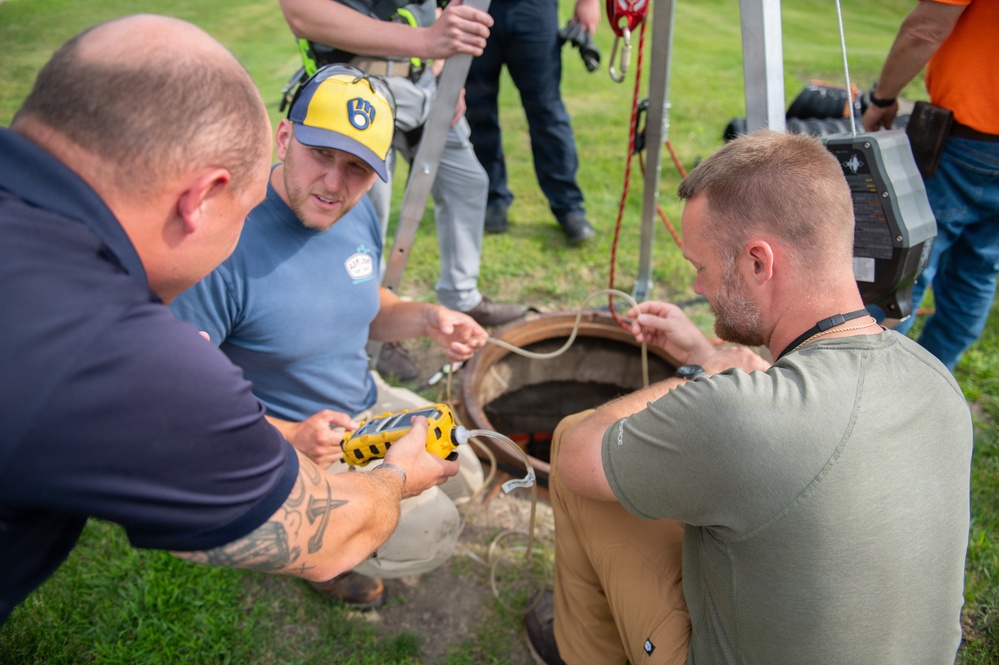 115th Fighter Wing simulates confined space rescue
