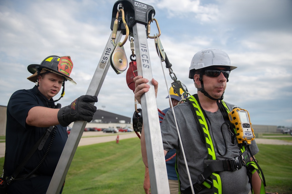 115th Fighter Wing simulates confined space rescue
