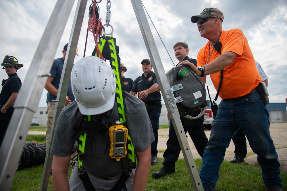 115th Fighter Wing simulates confined space rescue