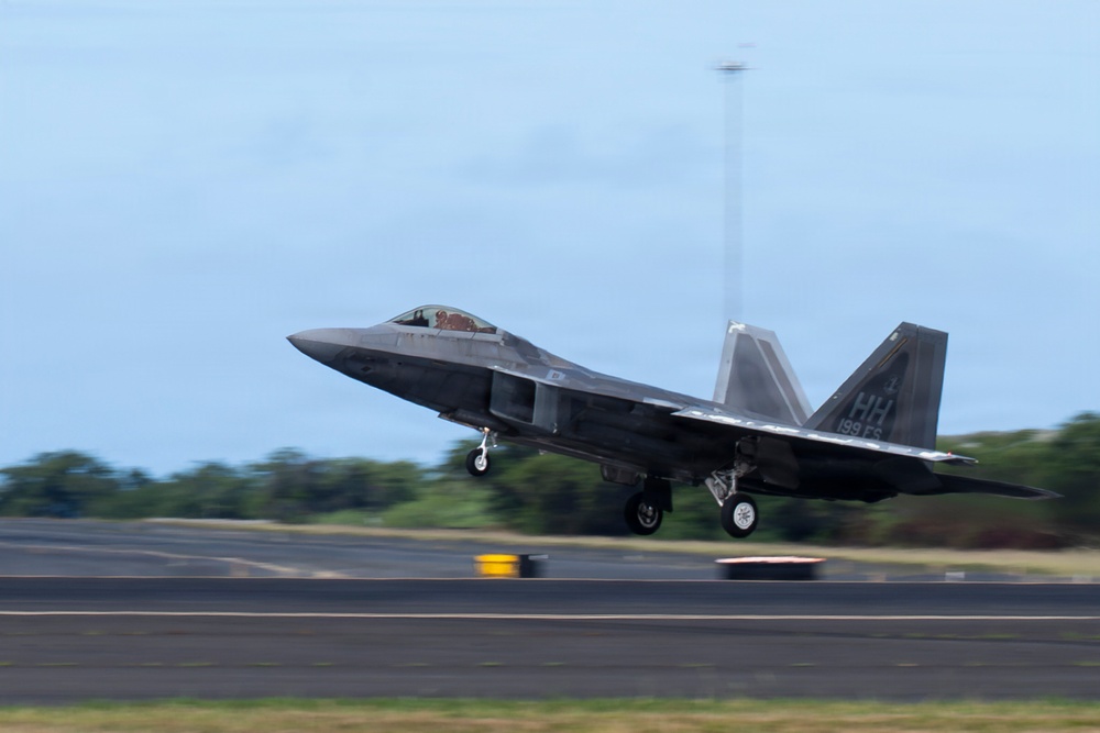 B-2 Spirits and F-22 Raptors complete integrated operations during BTF deployment