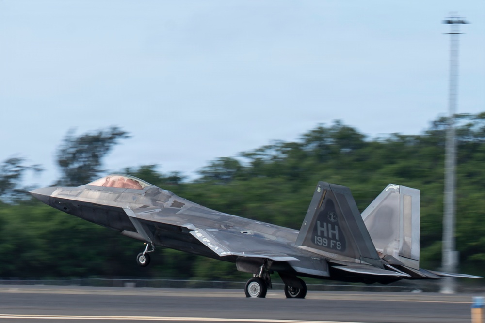 B-2 Spirits and F-22 Raptors complete integrated operations during BTF deployment