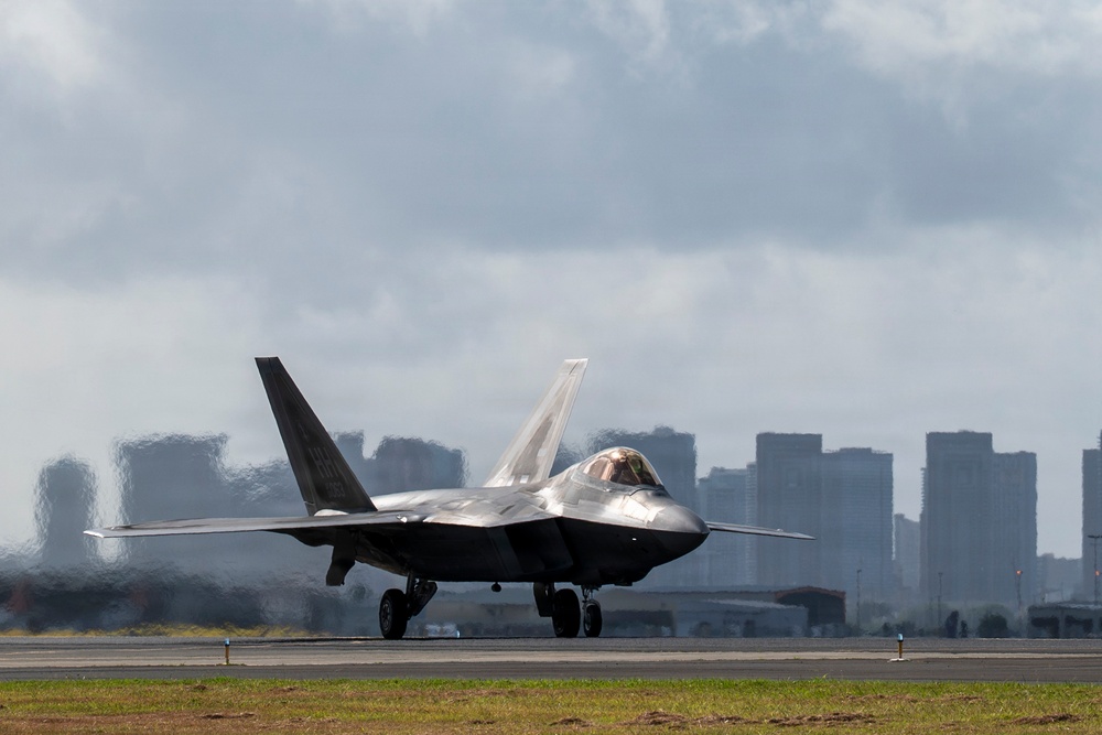 B-2 Spirits and F-22 Raptors complete integrated operations during BTF deployment