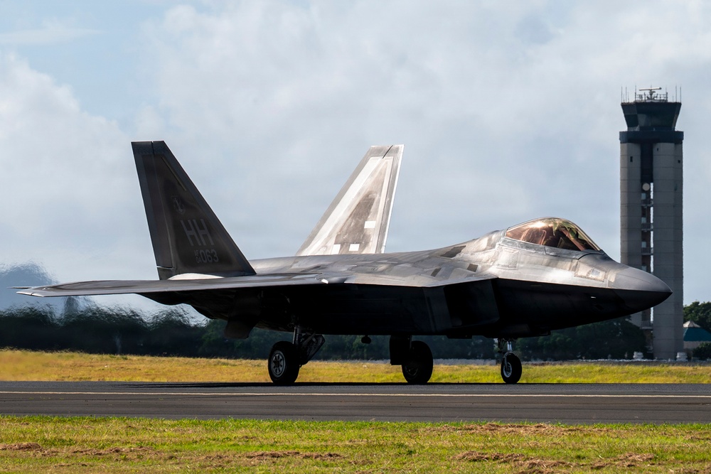 B-2 Spirits and F-22 Raptors complete integrated operations during BTF deployment