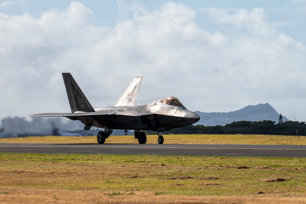 B-2 Spirits and F-22 Raptors complete integrated operations during BTF deployment