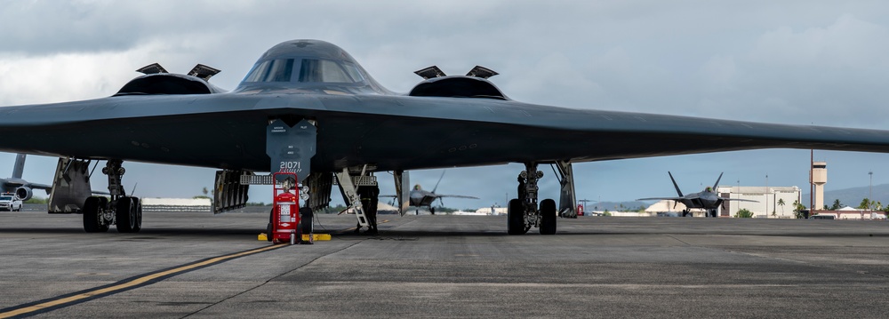 B-2 Spirits and F-22 Raptors complete integrated operations during BTF deployment