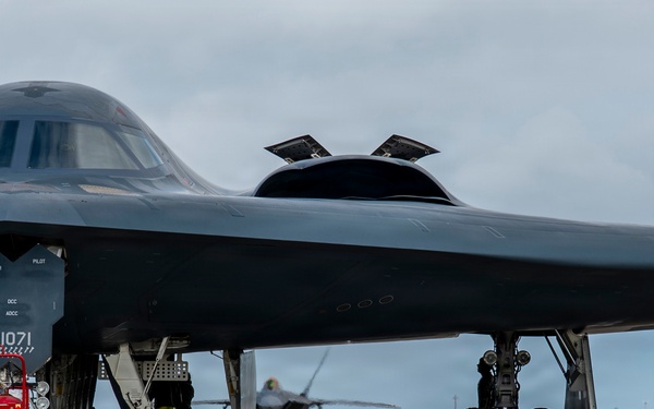 B-2 Spirits and F-22 Raptors complete integrated operations during BTF deployment