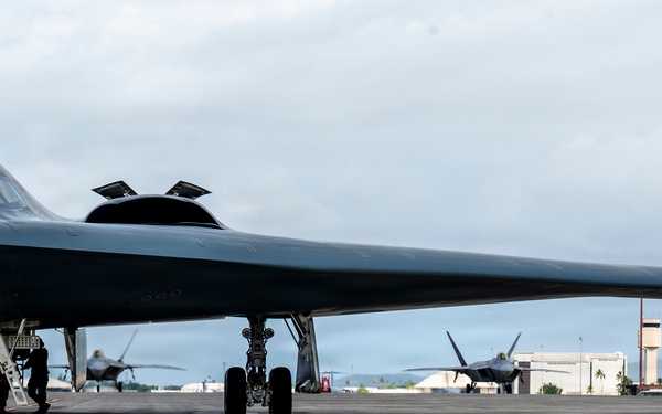 B-2 Spirits and F-22 Raptors complete integrated operations during BTF deployment