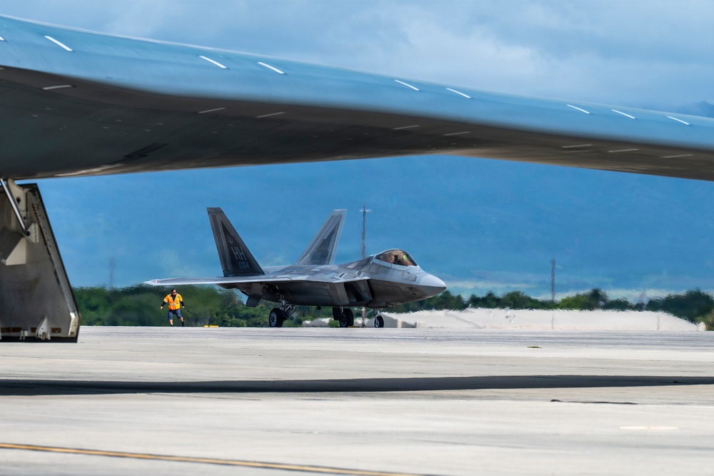 B-2 Spirits and F-22 Raptors complete integrated operations during BTF deployment