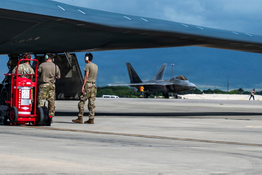 B-2 Spirits and F-22 Raptors complete integrated operations during BTF deployment