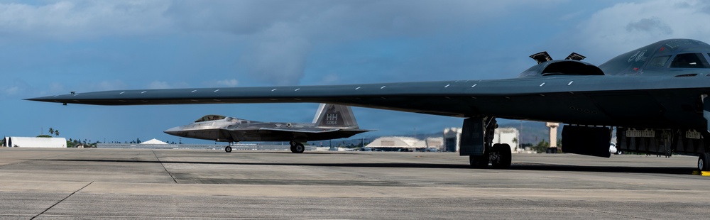 B-2 Spirits and F-22 Raptors complete integrated operations during BTF deployment
