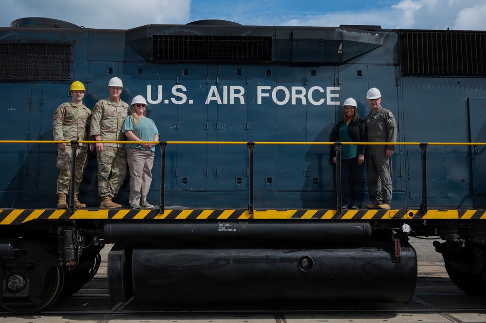 Lt. Gen. Davis visits Eielson AFB