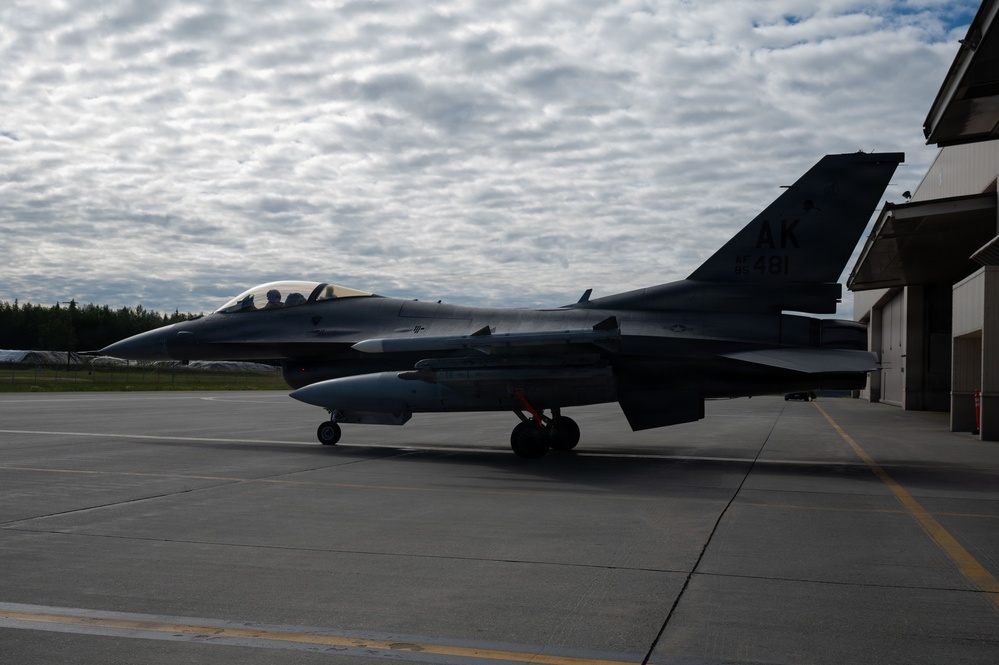 Lt. Gen. Davis visits Eielson AFB
