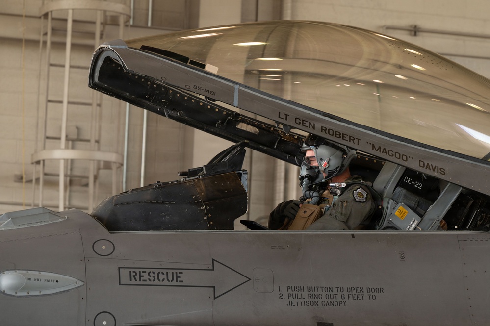 Lt. Gen. Davis visits Eielson AFB